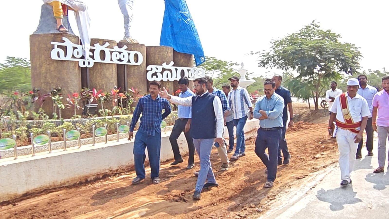 మేడారం జాతరకు వెళ్లే భక్తుల సౌకర్యార్థం తెలంగాణ ప్రభుత్వం తొలిసారిగా వాట్సాప్ సేవలను అందుబాటులోకి తీసుకొచ్చింది. 